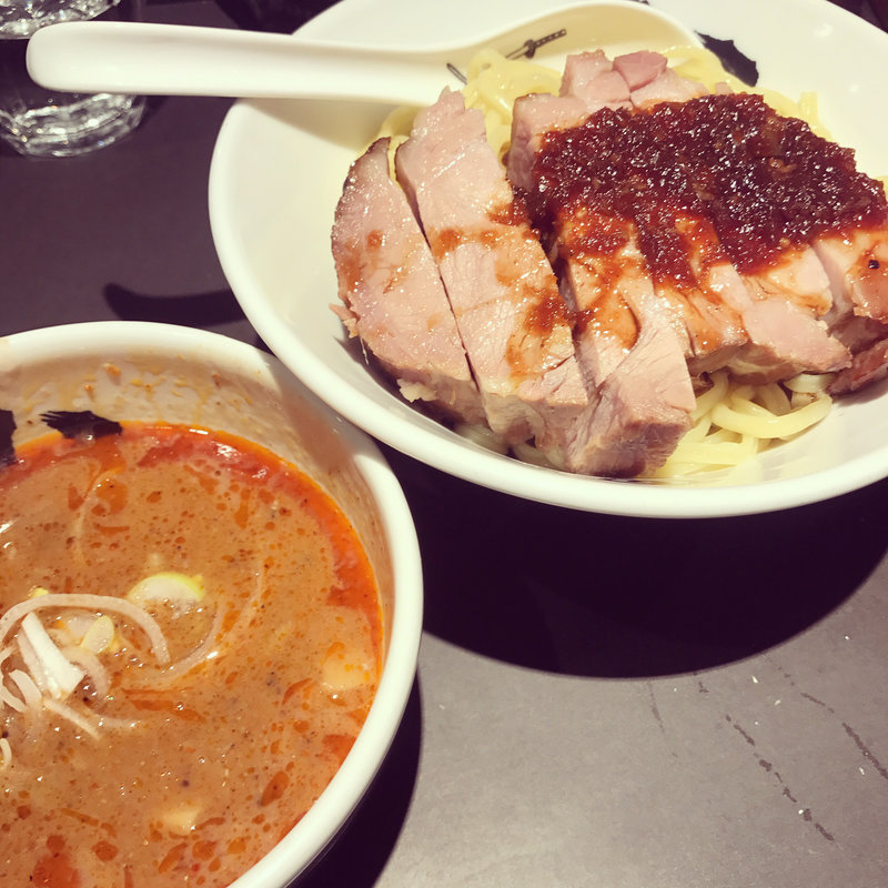 濃厚赤厚切りローストポークつけ麺(麺屋武蔵 武骨相傳)