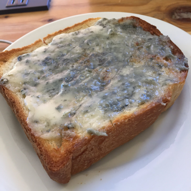 ゴルゴンゾーラトースト はちみつ付き(トモカコーヒー 代々木上原店)