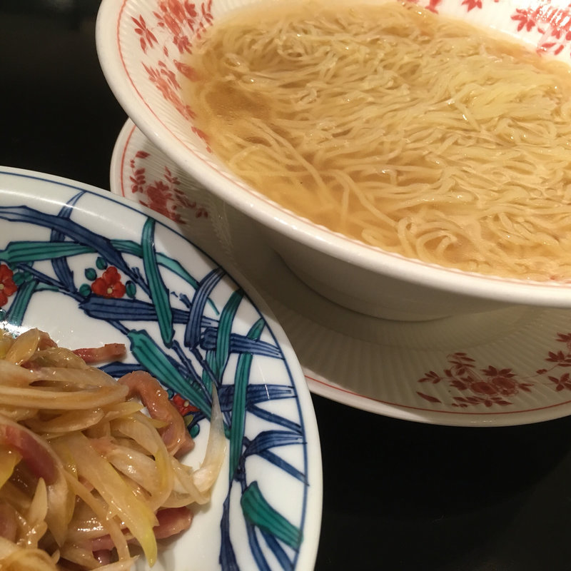 細切りチャーシューと葱入りつゆそば(赤坂璃宮 銀座店)