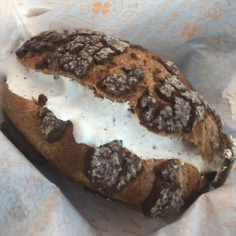 メロンパン(ビターチョコ)(アルテリアベーカリー 福岡二又瀬店)