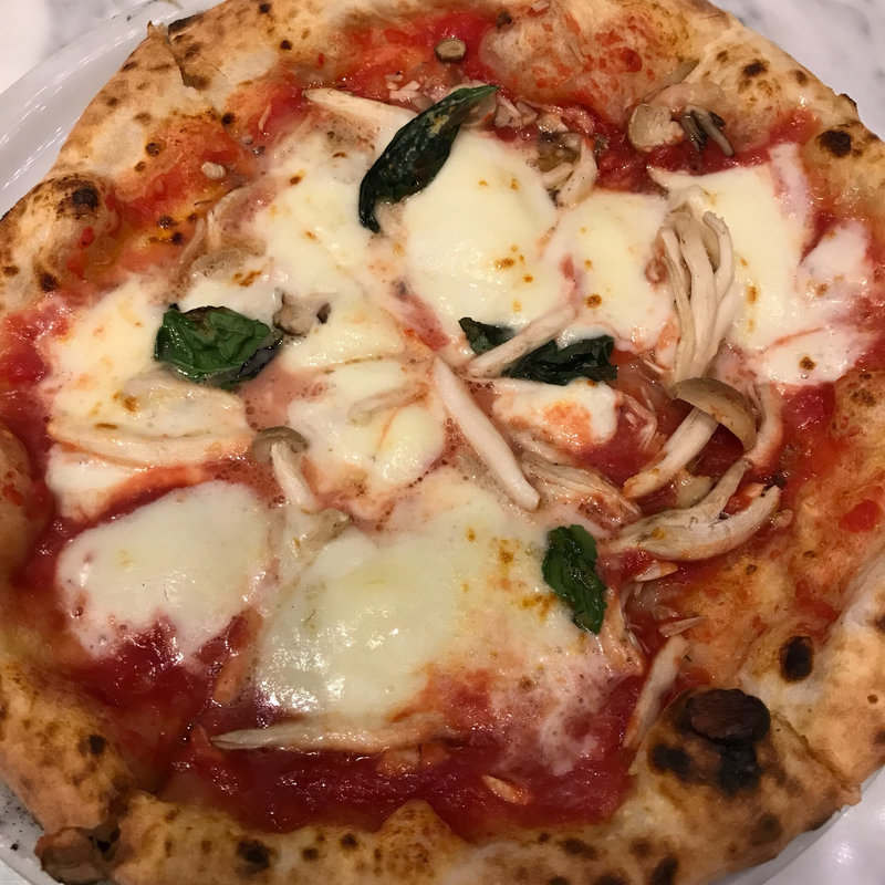 マルゲリータ フンギ(PIZZERIA CAPOLI)