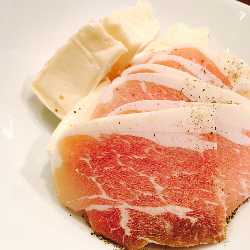 生ハムとカマンベールチーズ(なたろう)