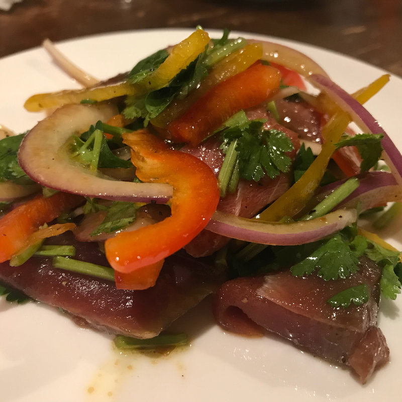 まぐろとパクチーのカルパッチョ(やるき)