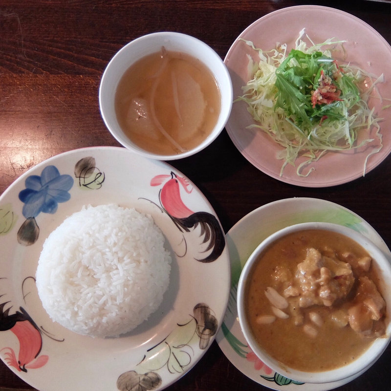 限定マッサマンカレーランチ(路地裏のタイ料理とお酒 バナナ食堂 立川店)