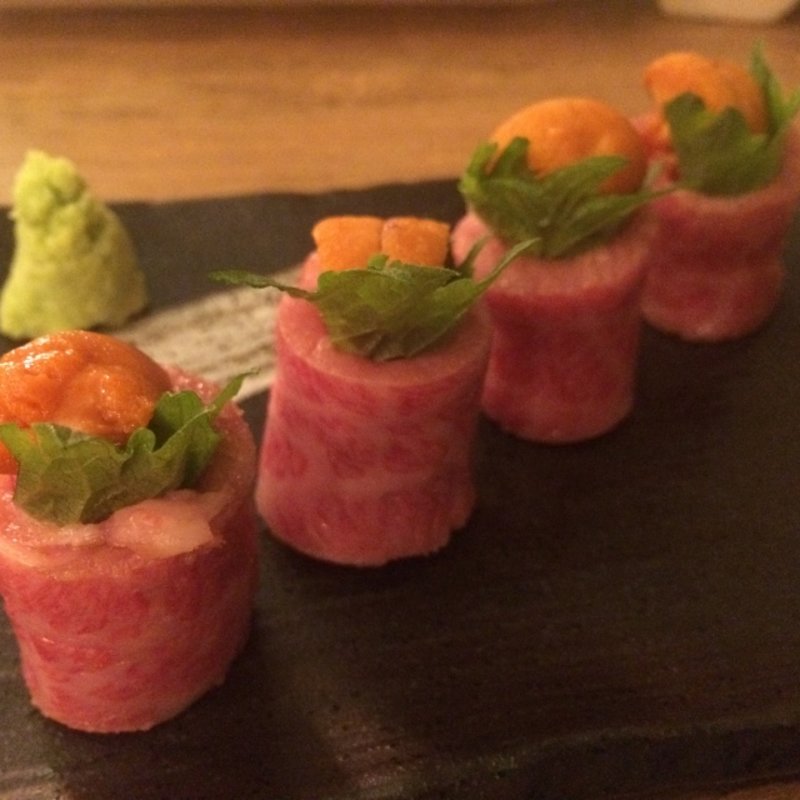 雲丹の黒毛和牛大とろ巻き(肉バル銀次郎 先斗町店)