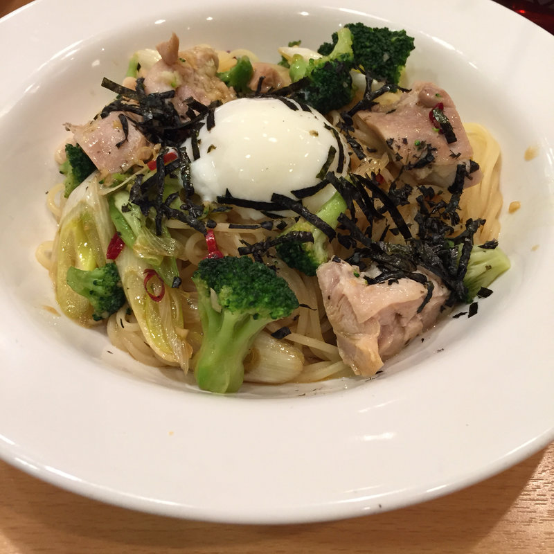 チキンと野菜のペペロンチーノ(ポポラマーマ カナート洛北)