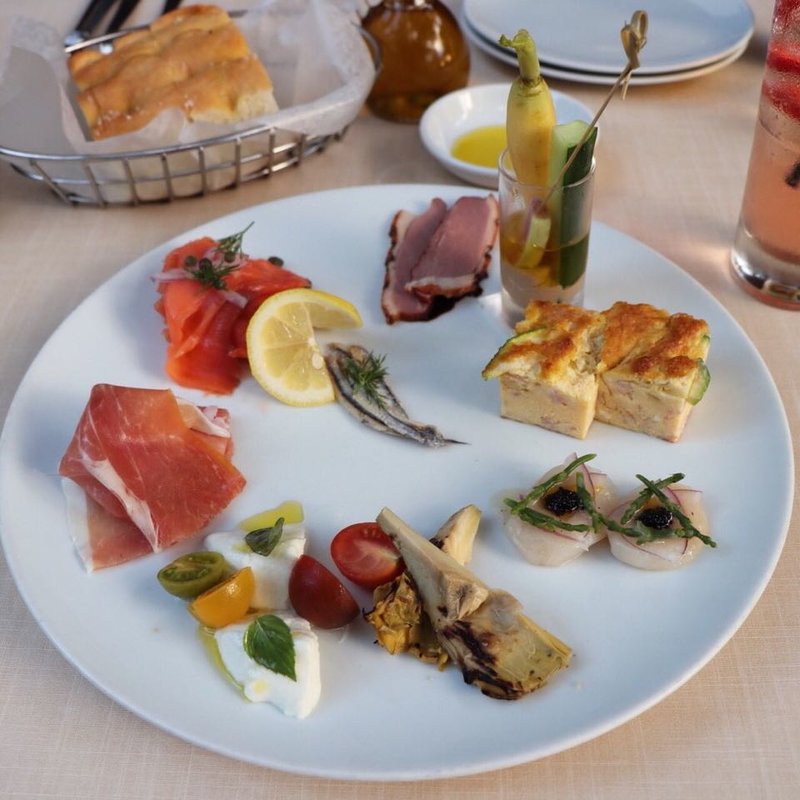 前菜の盛り合わせ(アランチーノ ディ マーレ)