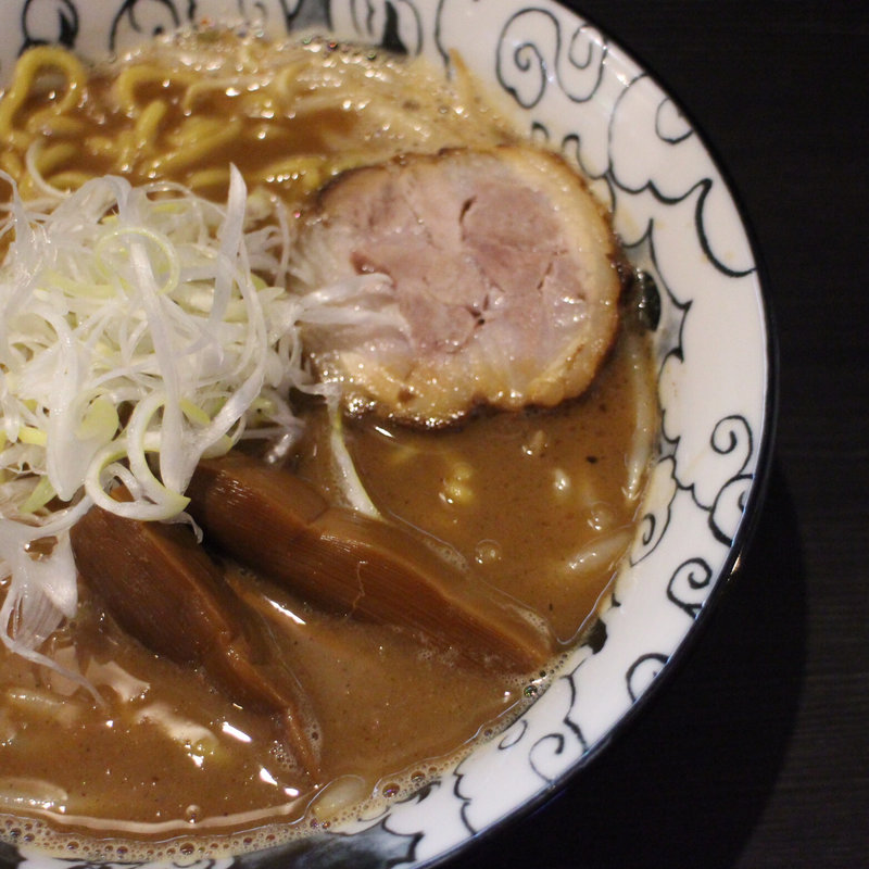 濃厚魚介醤油ラーメン(つけ麺 八芒星)
