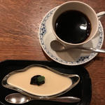 ケーキセット（レアチーズケーキとブレンドコーヒーor紅茶）(COFFEE HALL くぐつ草 （クグツソウ）)