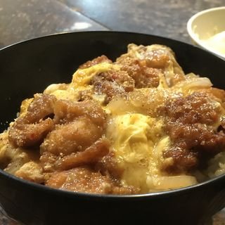 からあげ丼(まんぷく食堂 （まんぷくしょくどう）)