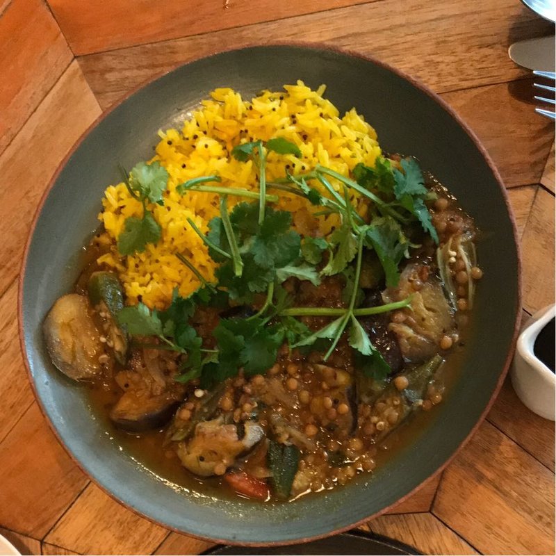 野菜とレンズ豆のカレー レモンライス(bistro rojiura)