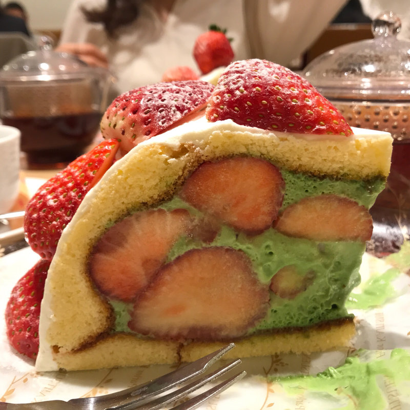 いちごとピスタチオのズコット(果実園 リーベル 新宿店)