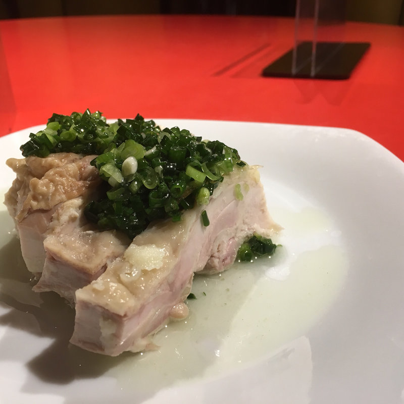 蒸し鶏の葱ソースかけ(銀座 維新號 本店)