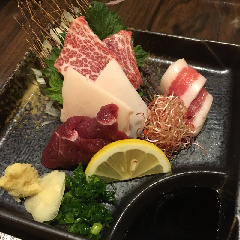 馬刺し盛合せ(感 （カン）)