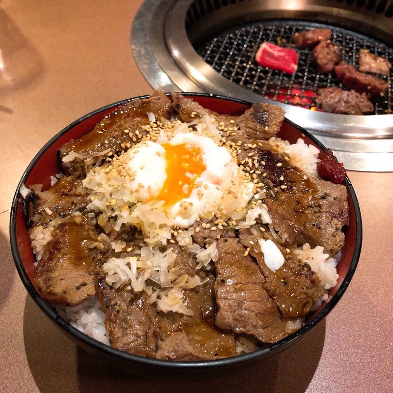 人気NO1『和牛ランプステーキ重』(焼肉ゑびす本廛)