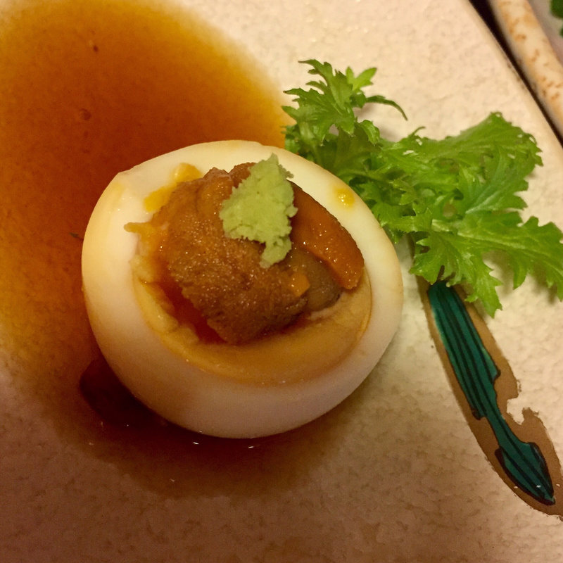 半熟煮玉子 生うにのせ(居酒屋とみ千早店)