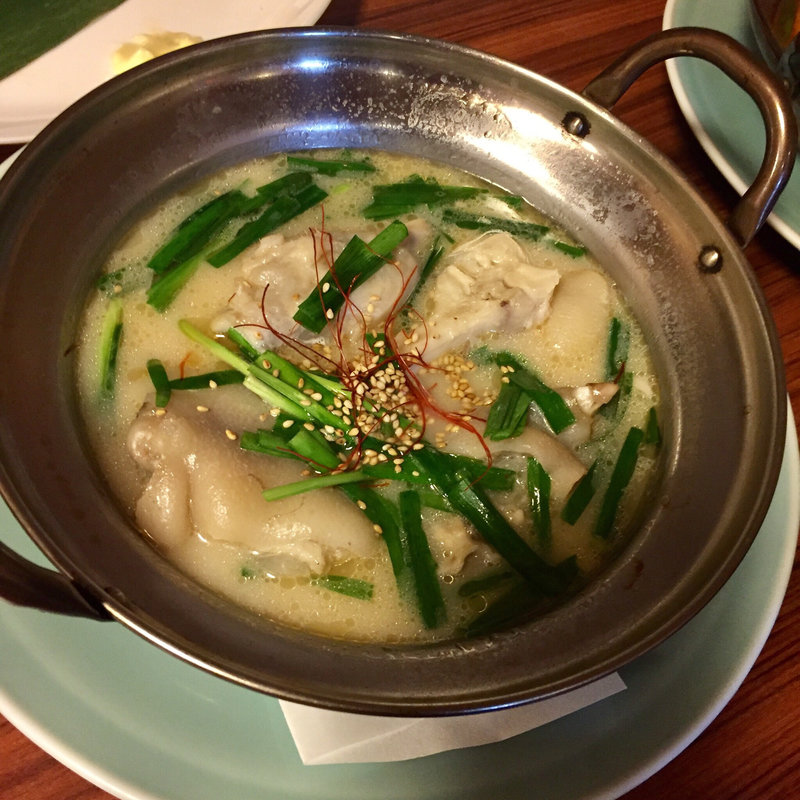 焚き豚足 豚骨スープ(居酒屋とみ千早店)