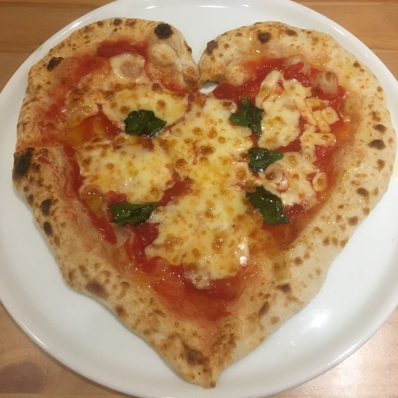 ハートのマルゲリータ(ピッツァ・ロッコ)