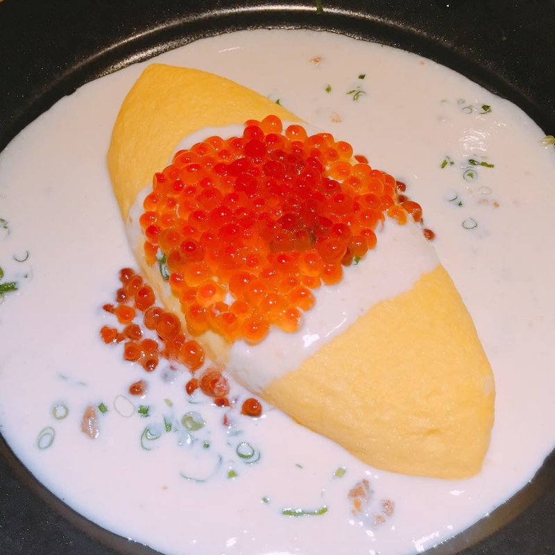 ウニとイクラのチーズオムレツ(人形町ぱちぱち)