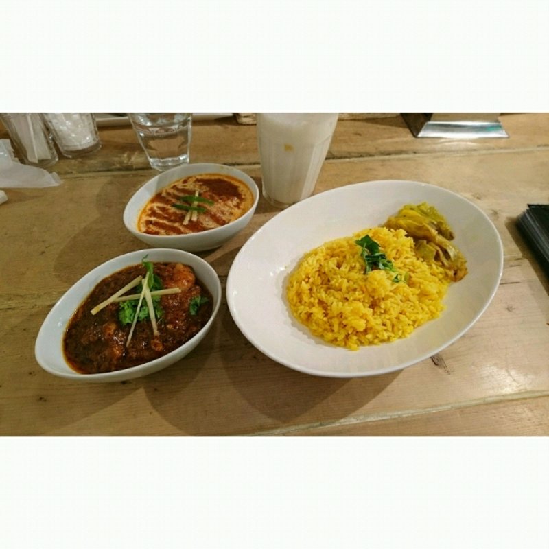 ダブルカレー(北インド風チキンバターマサラカリー&ゴア風ポークビンダルー)(レインボウスパイス)