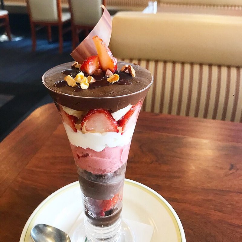 苺とショコラのパフェ(ロイヤルホスト松戸駅前店)