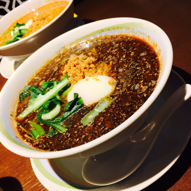 黒の坦々麺(たんたんめんの満正苑 （マンショウエン）)