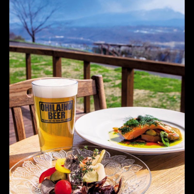 信州サーモンのソテー、『鹿』もも肉の生ハムと豚タンのピクルス盛合わせ(レストラン オラホ （OH!LA!HO）)