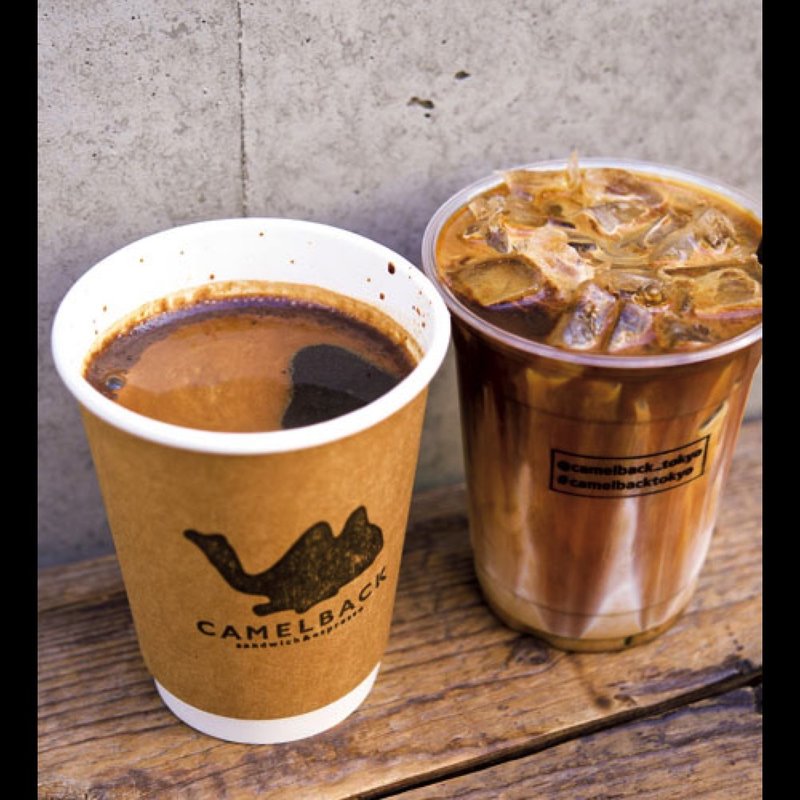 左からスーパーキャメルブラック-エクスクルーシブ-(CAMELBACK sandwich&espresso)