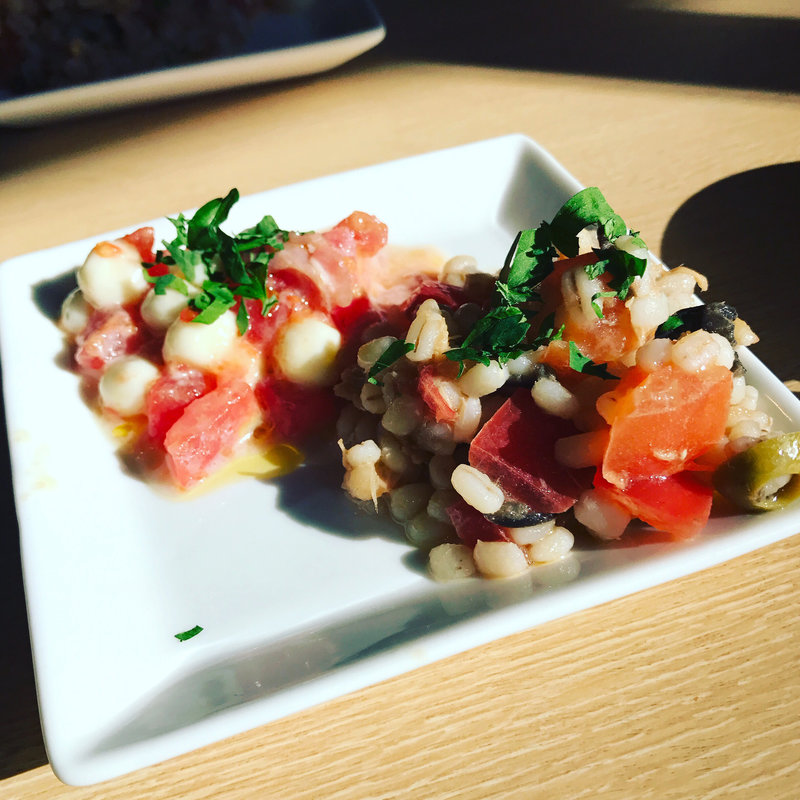 モッツァレラのサラダ＆押麦のサラダ(ティアブランカ)