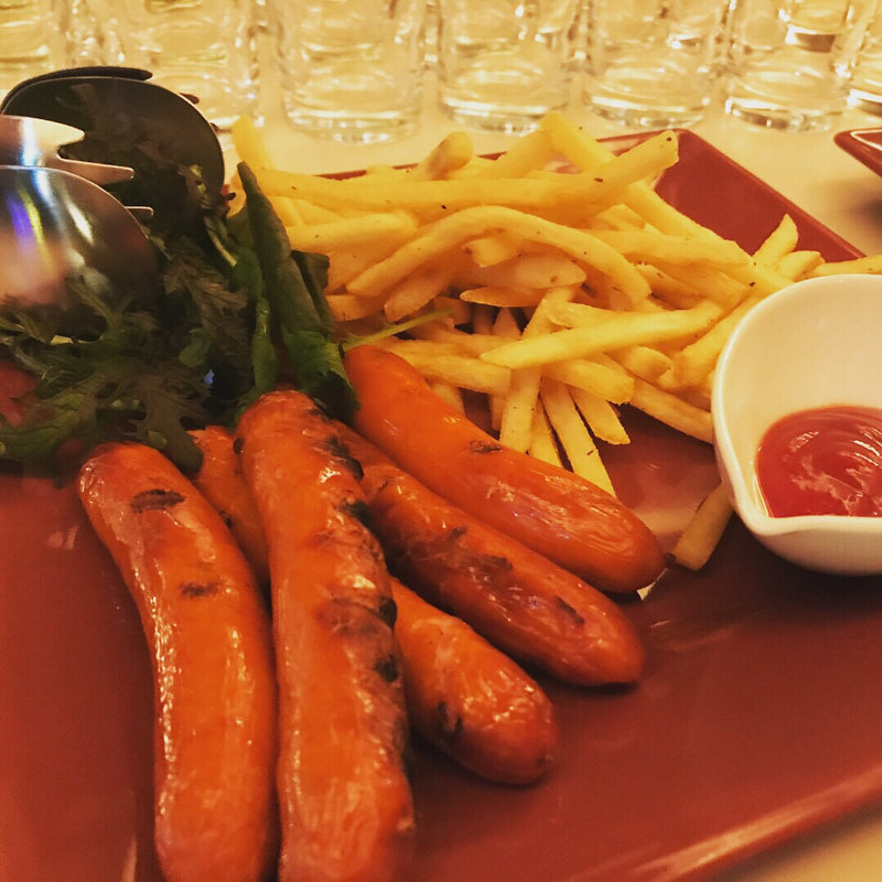 ソーセージとポテトのプレート(UTAMARO （ウタマロ）)