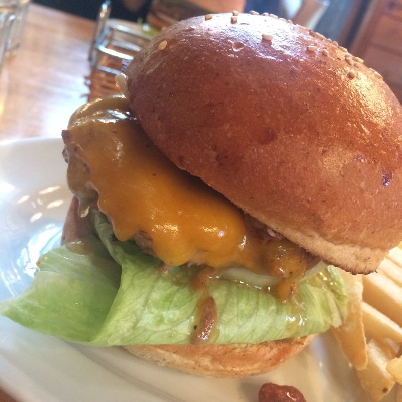 CHILI CHEESE BURGER(Moose Hills Burger)