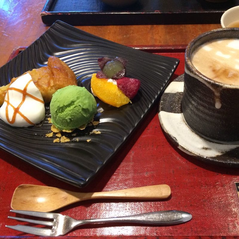 スイートポテトとほうじ茶ラテ(茶楽 )