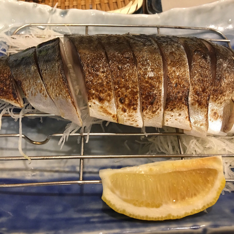 〆鯖の炙り(磯丸水産 JR成田東口店)