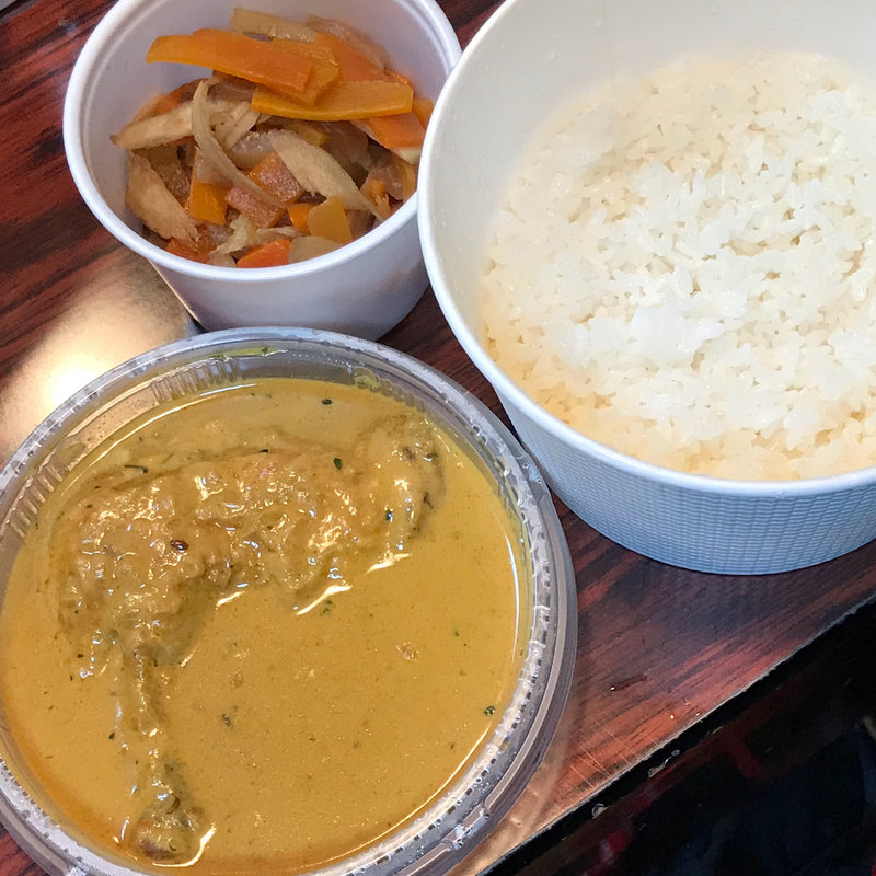 骨付き鳥腿肉のコンフィ プラドール付き(虎ノ門バール )