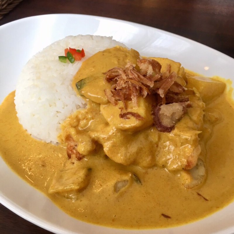 ゲーン・カリー・プラー(白身魚のイエローカレー)(サイアムガーデン)