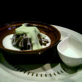チョコレートドームと、抹茶ヨーグルトのアイス(モトフサ アラキ)