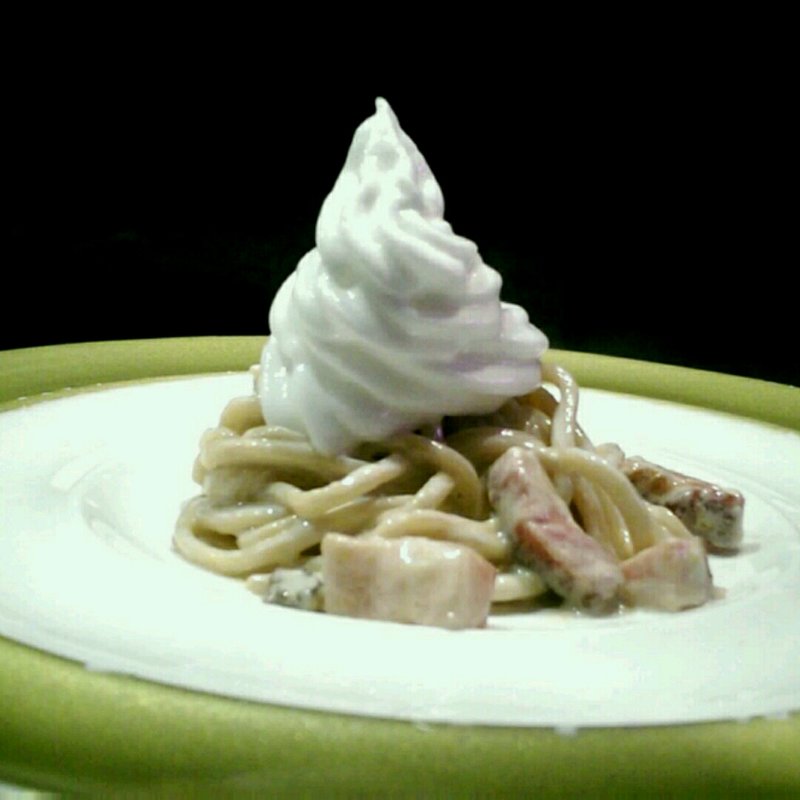 白いトマトのソフトクリームパスタ(モトフサ アラキ)