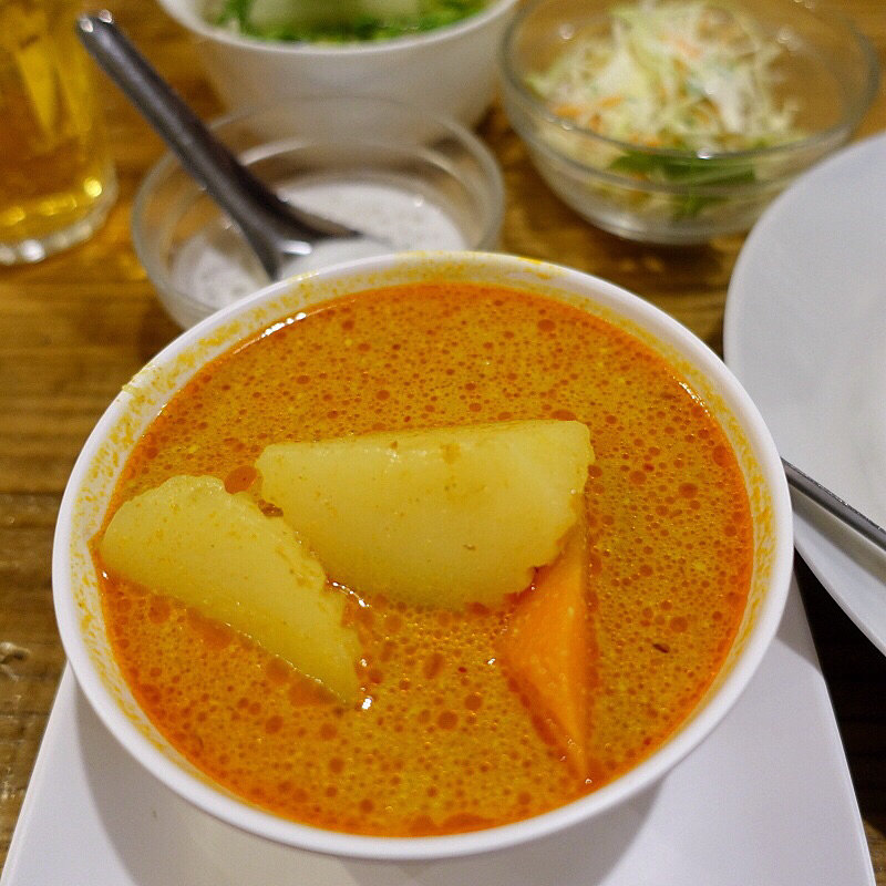 ゲーンチェンマイと米麺(バンコク ピーナッツ食堂)