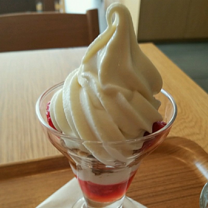 いちごパフェ(CafeMUJIアトレヴィ巣鴨)