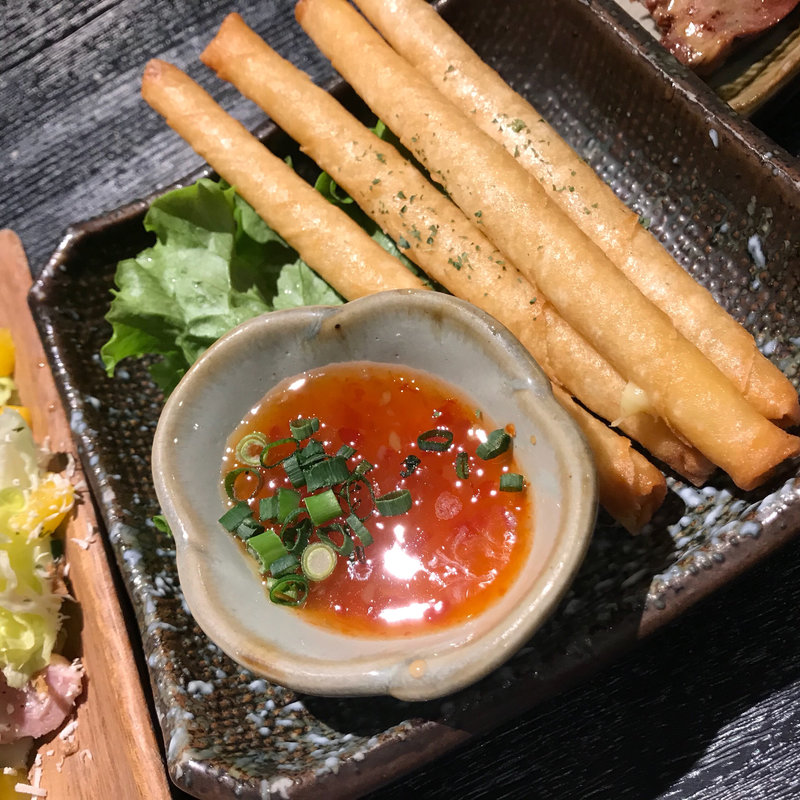 クリームチーズの揚げ春巻き(炭火串焼 シロマル 千葉ニュータウン店)