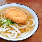 コロッケうどん（かけうどん+コロッケ）(谷本うどん （たにもとうどん）)