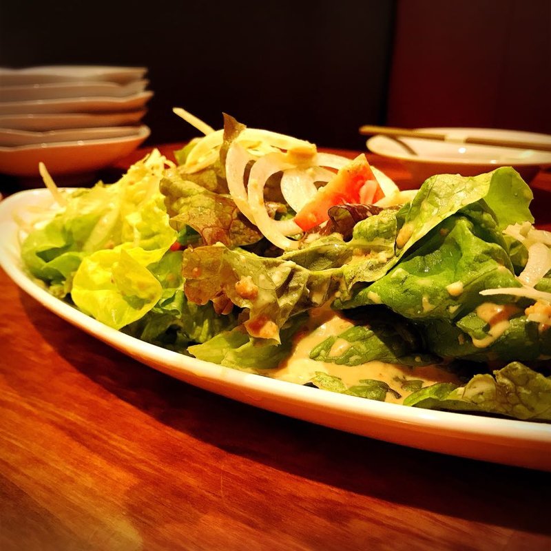 玉ねぎドレッシングのサラダ(代官山 焼肉かねこ )