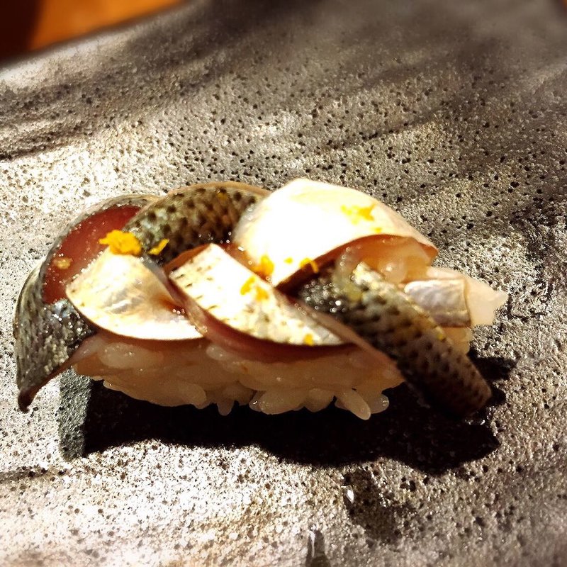 お任せ五貫握り   コハダ(駒沢 魚庵 直)