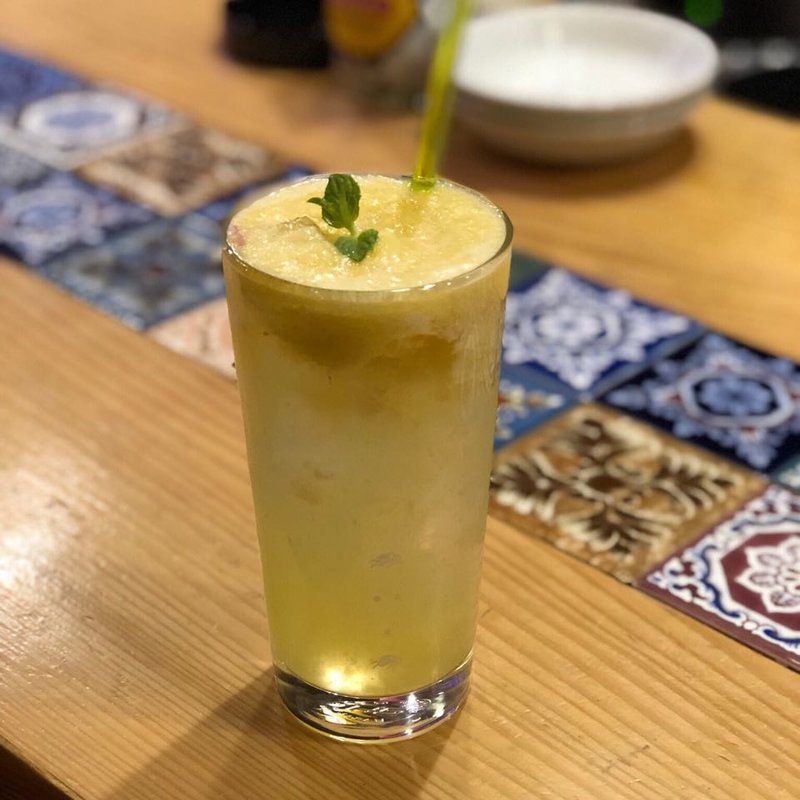 生搾りパインチューハイ(フルーツチューハイ専門店 berry)