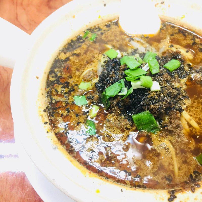 四川黒胡麻坦坦麺(土鍋大餃子)