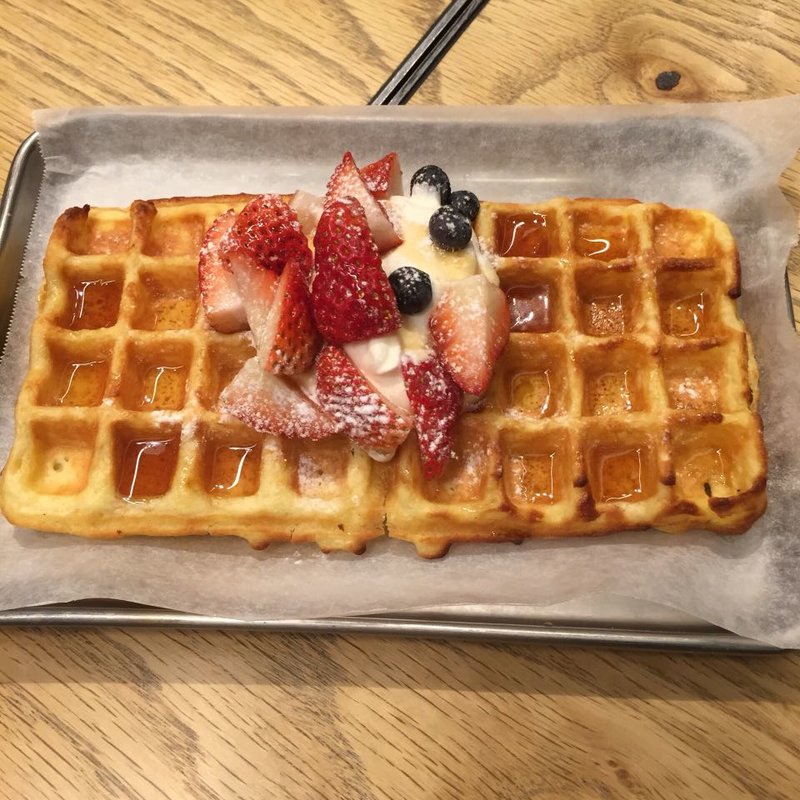 ストロベリーワッフル(ジェイエス フーディーズ エスパル仙台 （J.S FOODIES）)