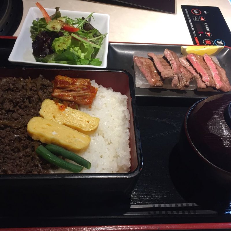 熟成タンとそぼろ御膳(牛の達人 西新宿店)