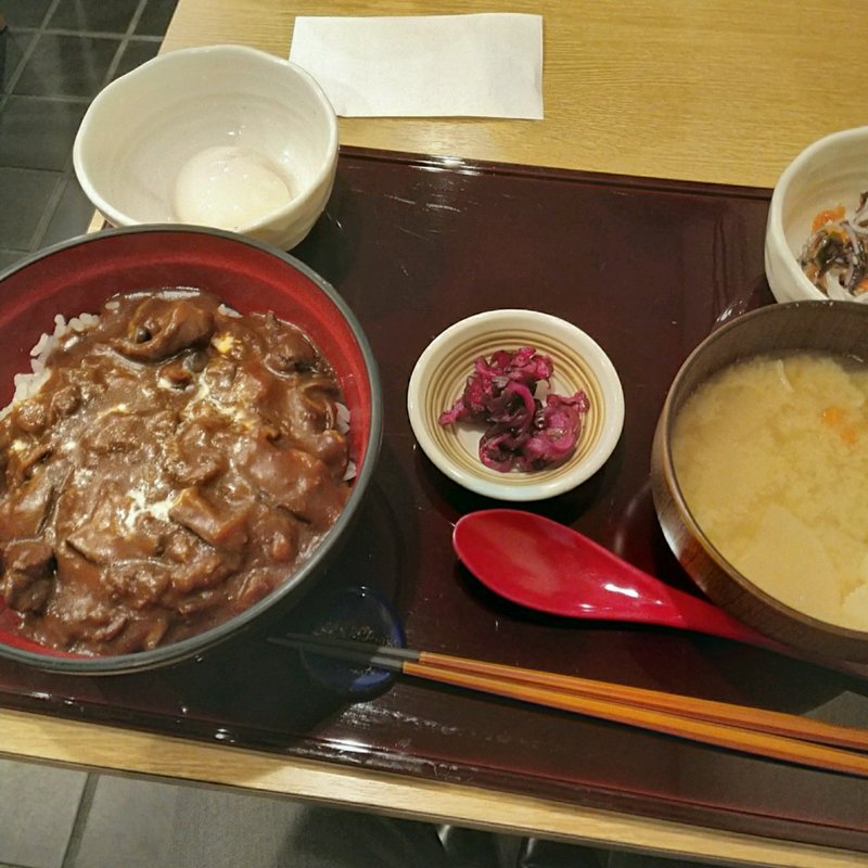 和風仕立てのハヤシライス(三代目 ありた)