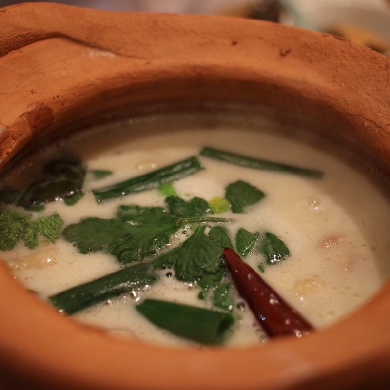 トムカーガイ(本格タイ料理バル プアン 学芸大学店)