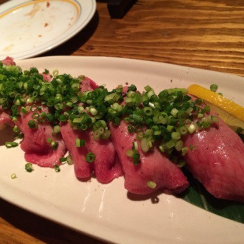 牛肉の寿司(ごはんダイニング 〇龍商店)